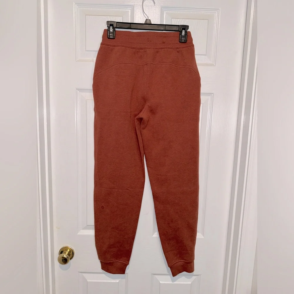 Lululemon Scuba Brown High Rise Joggers. Size 4. NWT